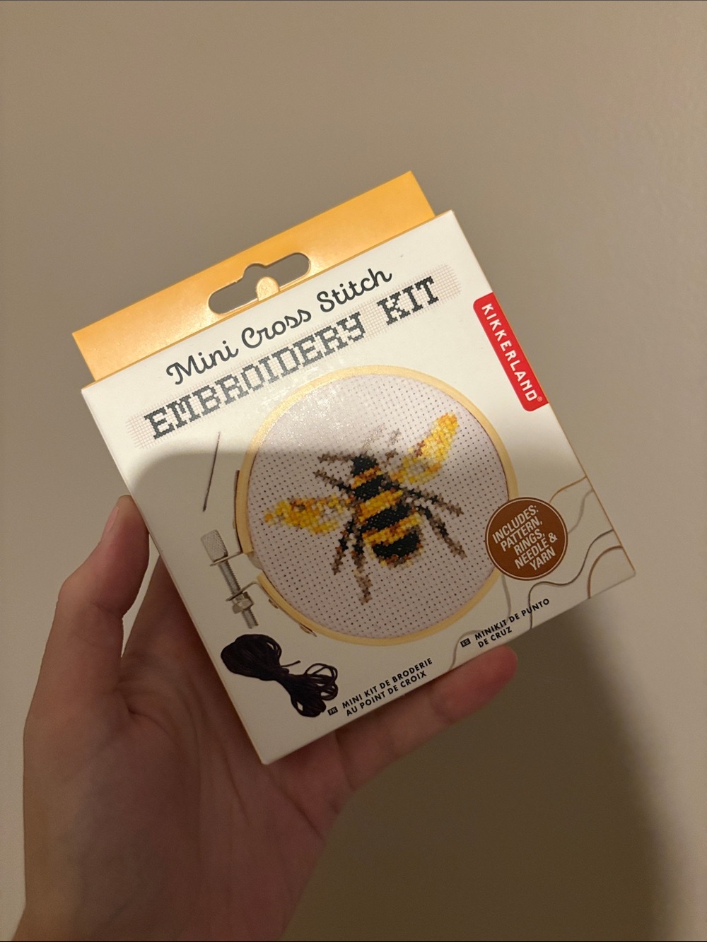 Embroidery kit bee